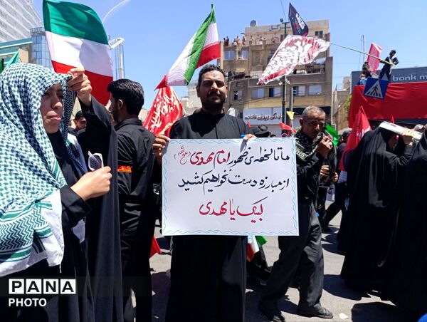 مراسم تشییع رهبر معظم انقلاب و خانواده ایشان در مشهد