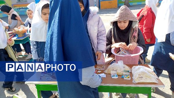 برپایی بازارچه درون مدرسه‌ای در دبستان ربابه هاشمیان یزدی شیروان