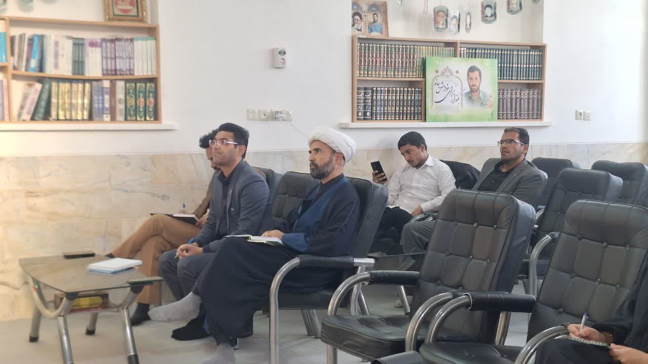 جلسه توانمندسازی معلمان پرورشی در مروست