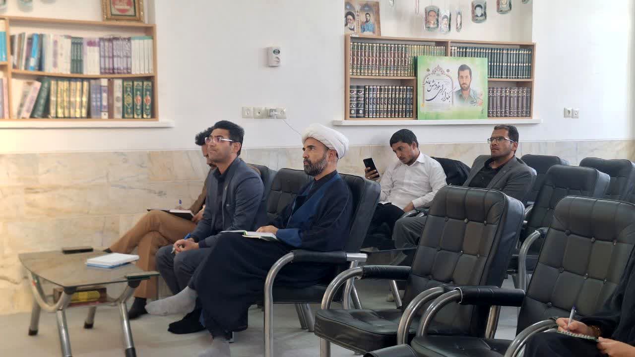 جلسه توانمندسازی معلمان پرورشی در مروست