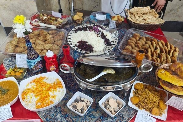 جشنواره غذای سالم در دبستان میرفخرایی ناحیه ۴ کرج