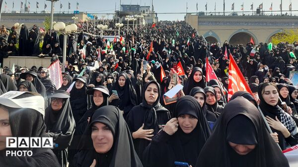 تجدید میثاق با آرمان‌های انقلاب، تهران در سوگِ رهبر شهید یکپارچه سیاه پوش شد