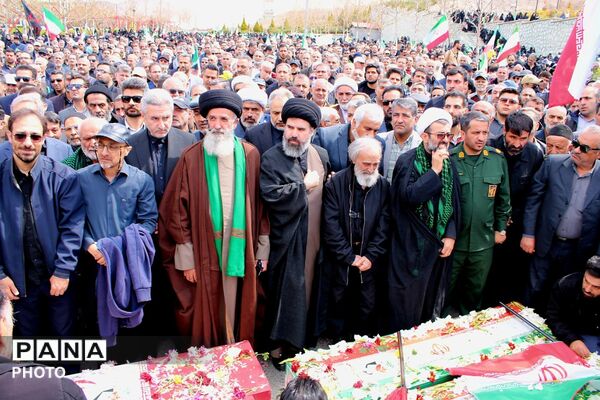 تشییع پیکر خانوداه شهید دکتر حسین طاهری در پردیس