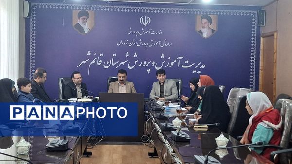 مراسم تقدیر از نقش آفرینان اختتامیه مسابقات قرآن استان مازندران