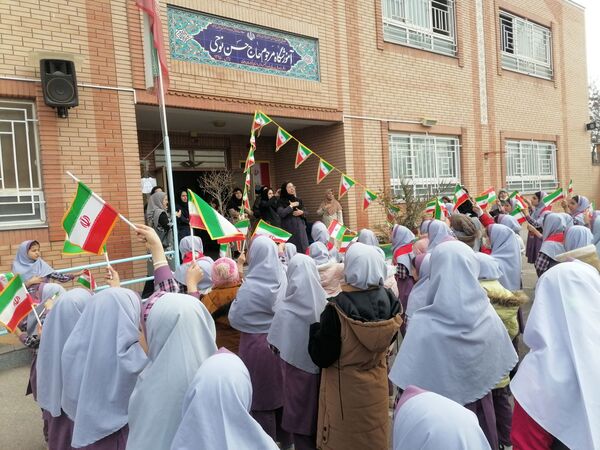 زنگ انقلاب و فضاسازی مدرسه زنده یاد نوحی به مناسبت دهه فجر 