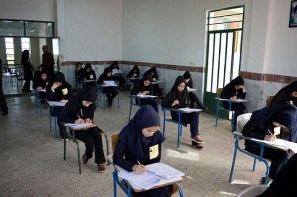 ثبت نمرات مستمر پیش از نمرات ترم باعث تضییع حق دانش‌آموزان می‌شود