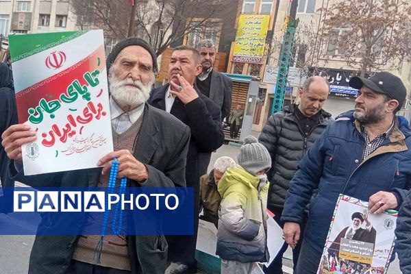 حضور اقشار مختلف مردم شهرری در راهپیمایی ۲۲ بهمن