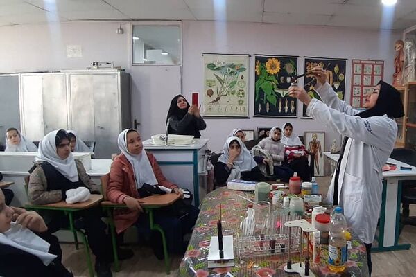 اردوی علمی پژوهشی دانش‌آموزان دبستان هجده دی ناحیه2 شهرری در پژوهش‌سرای بصیرت 