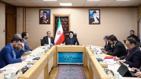 در دفاع از حقوق ملت ایران و مواجهه با کشورهای زورگو رویکرد تهاجمی داشته باشید