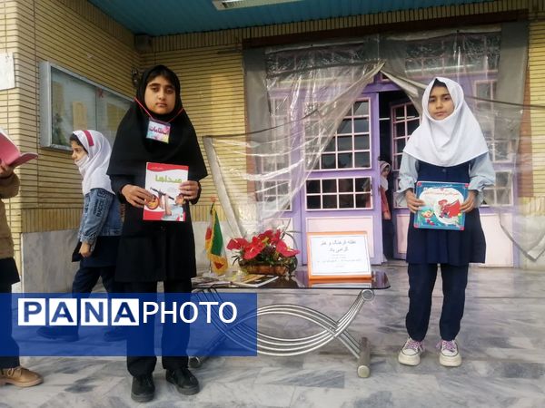 گرامیداشت هفته فرهنگ و هنر در دبستان تکتم کاشمر