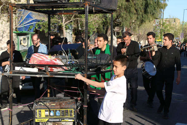 دسته عزاداری دانش‌آموزان دبیرستان هدایتی قم در سالروز شهادت امام علی(ع)