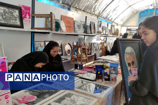 نمایشگاه آثار هنری هنرستان‌ها به‌مناسبت هفته مشاغل 