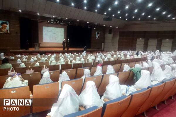 جشن تکلیف دانش‌آموزان دختر مدرسه دکتر علی شریعتی شهریار