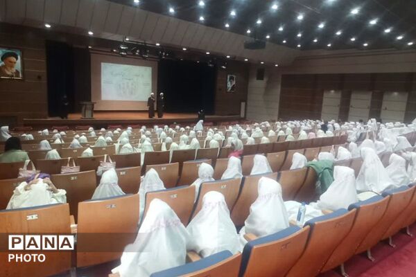 جشن تکلیف دانش‌آموزان دختر مدرسه دکتر علی شریعتی شهریار