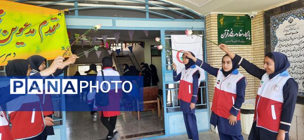 آیین‌ افتتاحیه‌ تیم‌های‌ تخصصی‌ جوانان‌ هلال‌احمر‌ در شهرکرد 