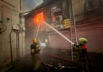 مصدومیت ۵ نفر در حریق اتوبان بعثت