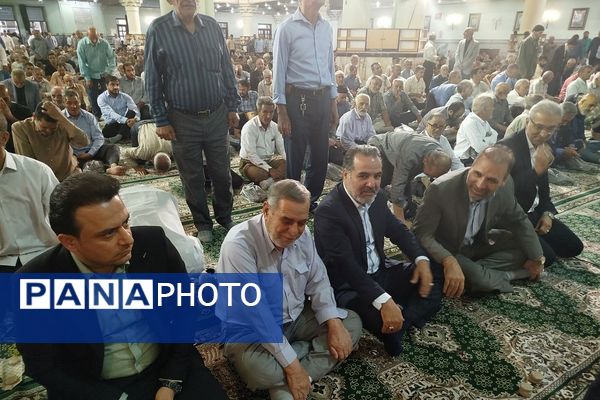حضور فرهنگیان ناحیه دو شهرری در نماز جمعه 