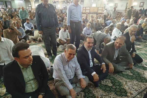 حضور فرهنگیان ناحیه دو شهرری در نماز جمعه 