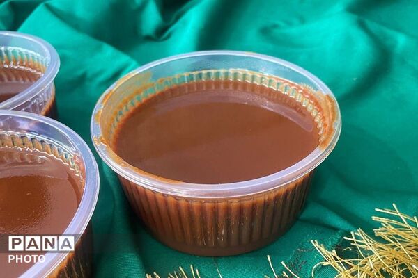 میزبانی نذر سمنو در دبیرستان ساره ورامین، همزمان با آغاز ایام فاطمیه
