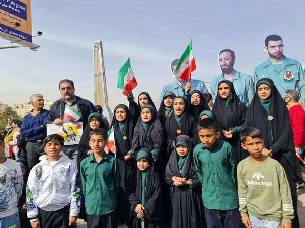 جلوه‌ای از وحدت و همدلی در راهپیمایی ۲۲ بهمن