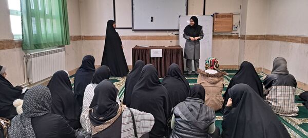 جلسه آموزش خانواده در دبستان هاشمی رفسنجانی  ناحیه یک  مشهد