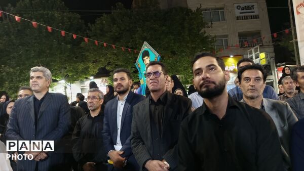 همنوایی فرهنگیان ناحیه یک در آیین وداع و تشییع رهبر در خیابان انقلاب
