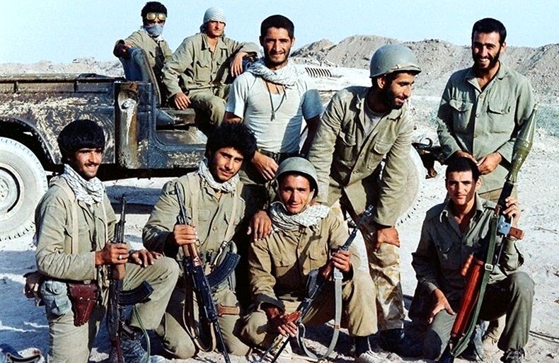 آبادان در دوران دفاع مقدس در محاصره ۳۳۰ درجه‌ای توسط نیروهای مهاجم عراقی قرار گرفت