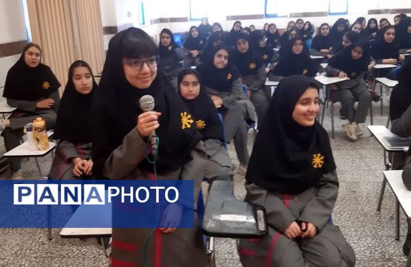 گرامیداشت هفته نیروی انتظامی در دبیرستان فرزانگان قائمشهر