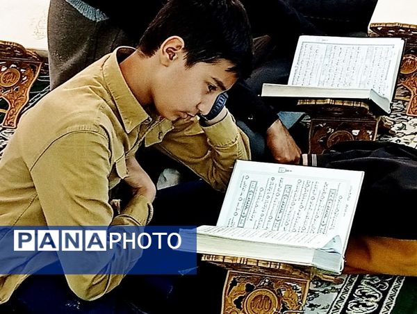 محفل انس با قرآن به مناسبت دهه فجر در کاشمر 