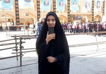 از مدرسه تا میدان؛ قدم‌های استوار دانش‌آموزان یزدی در روز ۱۳ آبان