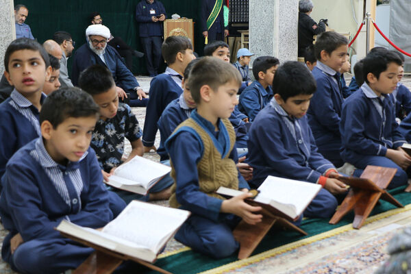 محفل دانش‌آموزی انس با قرآن در آستان مقدس چهل اختران قم