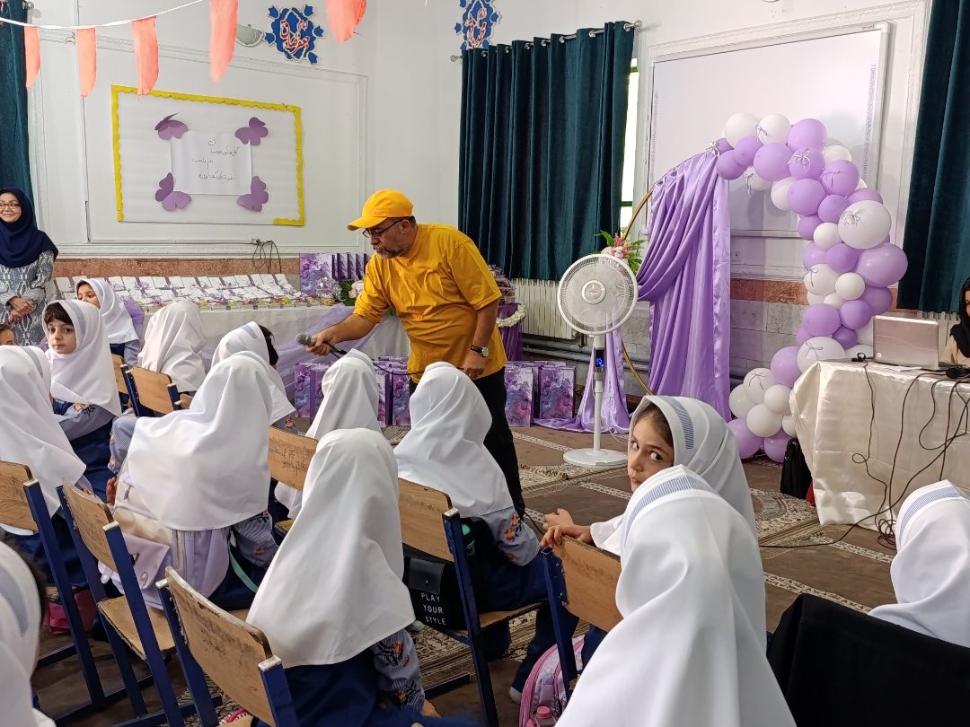 رنگین‌کمان شادی و علم در جشن شکوفه‌های کلاس اولی یزدانی