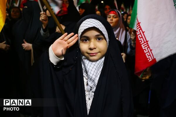 حضور پرشکوه مردم قم در میدان توحید