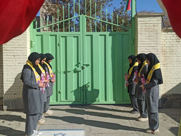 انتخابات شورای دانش آموزی در دبیرستان دخترانه امید 