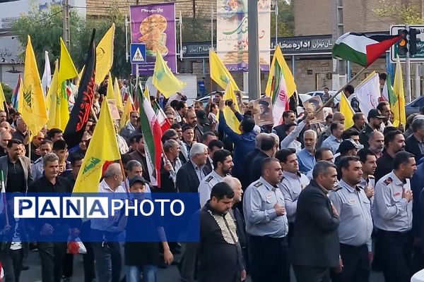 خروش مردم قرچک در پی شهادت دبیرکل حزب‌الله لبنان