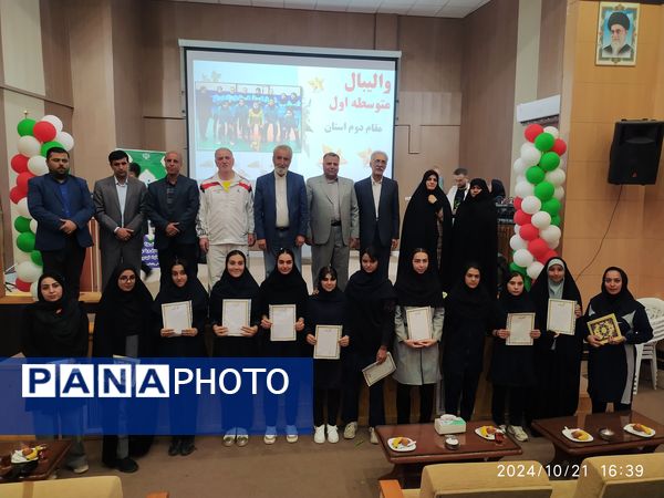 تجلیل از ورزشکاران مدال آور دختر و پسر در نیشابور 