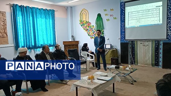 نشست توانمندسازی مدیران؛ گامی به‌سوی هدایت تحصیلی مؤثر در مدارس متوسطه دوره اول ناحیه ۷