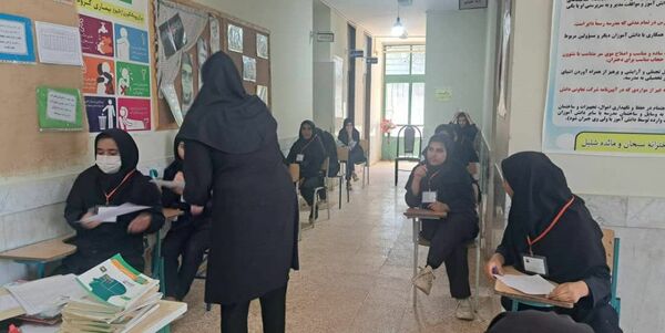 رقابت دانش‌آموزان میانکوه در امتحانات نوبت دوم