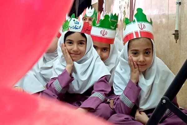  قاب‌های خبری از مراسم زنگ انقلاب در دبستان بوستان شهرستان بن