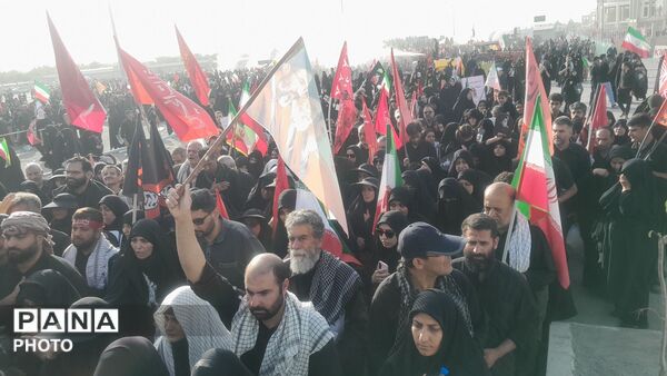 حضور باشکوه و پرشورمیلیونی ملت ایران در مراسم وداع با امام شهید