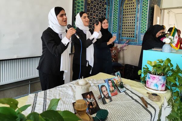 جشن بازگشایی مدارس در دبیرستان الزهرا(س) ناحیه چهار شیراز