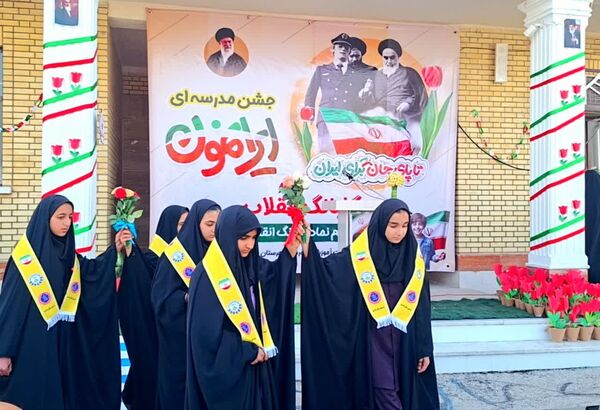 وقتی مدرسه صحنه انقلاب شد؛ زنگی که با سرود و افتخار نواخته شد