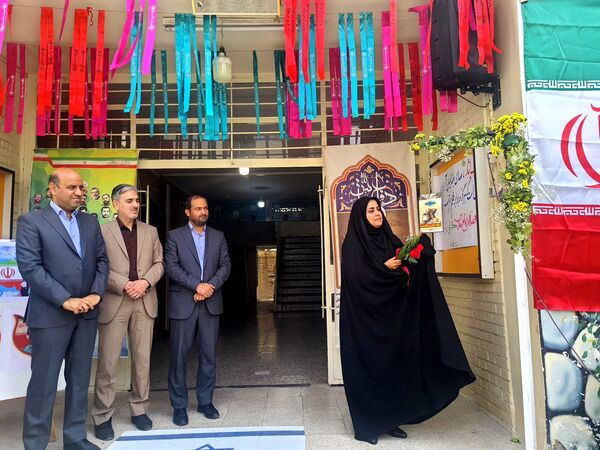 مراسم باشکوه زنگ ایثار و مقاومت در مدرسه شاهد تکتم ناحیه ۳