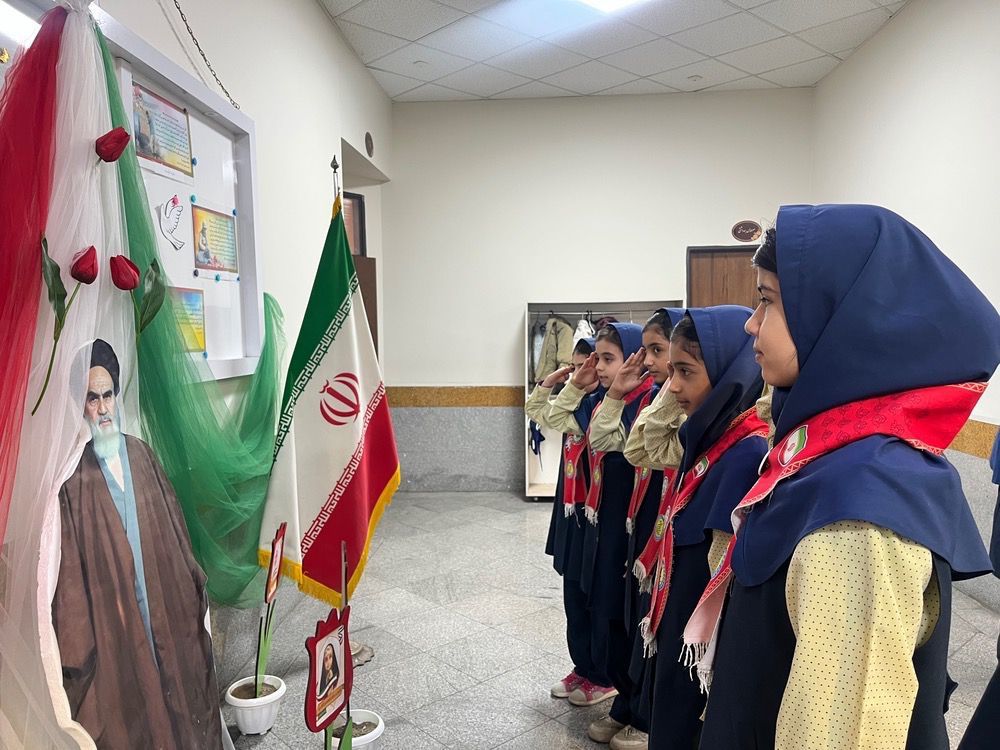 گرامیداشت ایام الله دهه فجر در دبستان آرمینه مصلی نژاد 