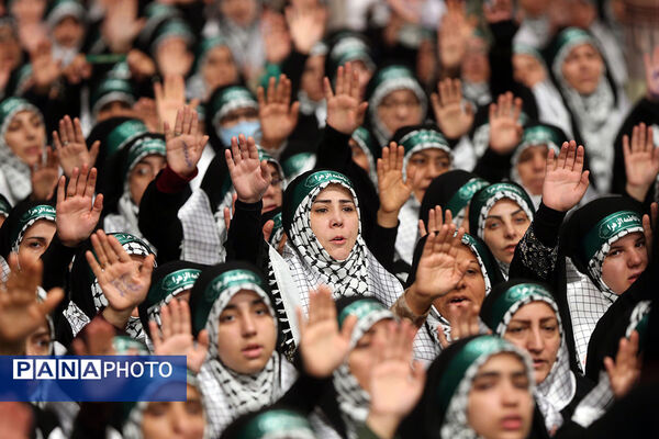 دیدار هزاران نفر از بسیجیان با رهبر معظم انقلاب