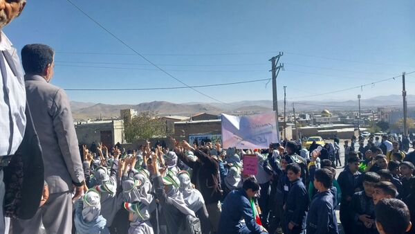 شکوه حضور دانش‌آموزان شهید مطهری در راهپیمایی ۱۳ آبان