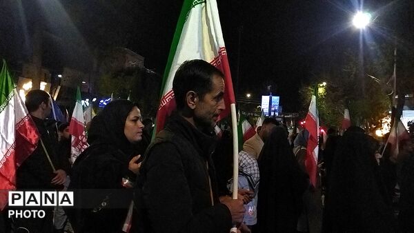 نیشابوری ها از پیر تا کودک در اجتماعات خیابانی