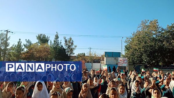 روزی شاد در دبستان سمیه کاشمر 