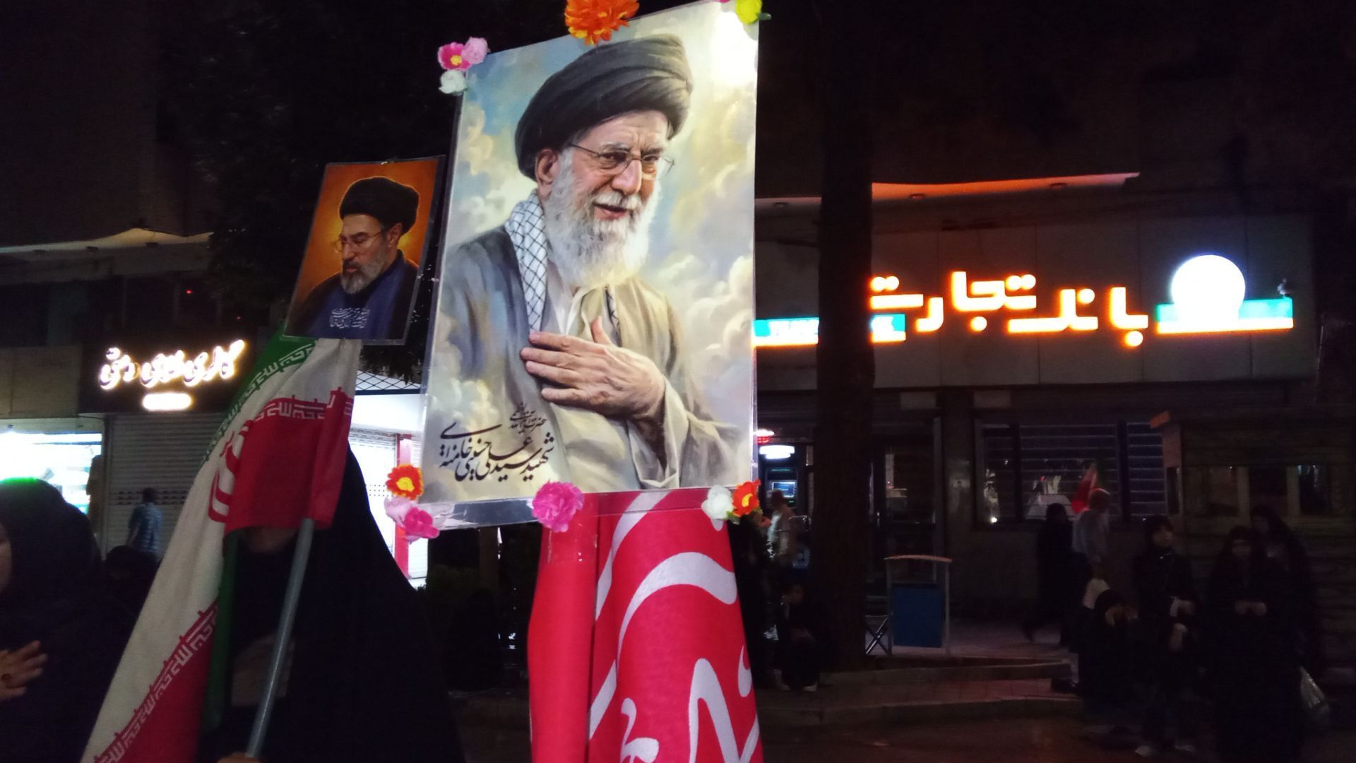 شبِ اشک و عرفان در حسینیه امام خمینی