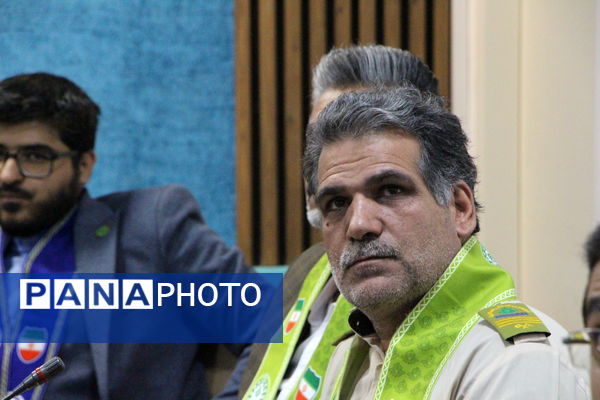 نشست ریاست سازمان دانش‌آموزی با مدیر آموزش و پرورش ناحیه یک یزد